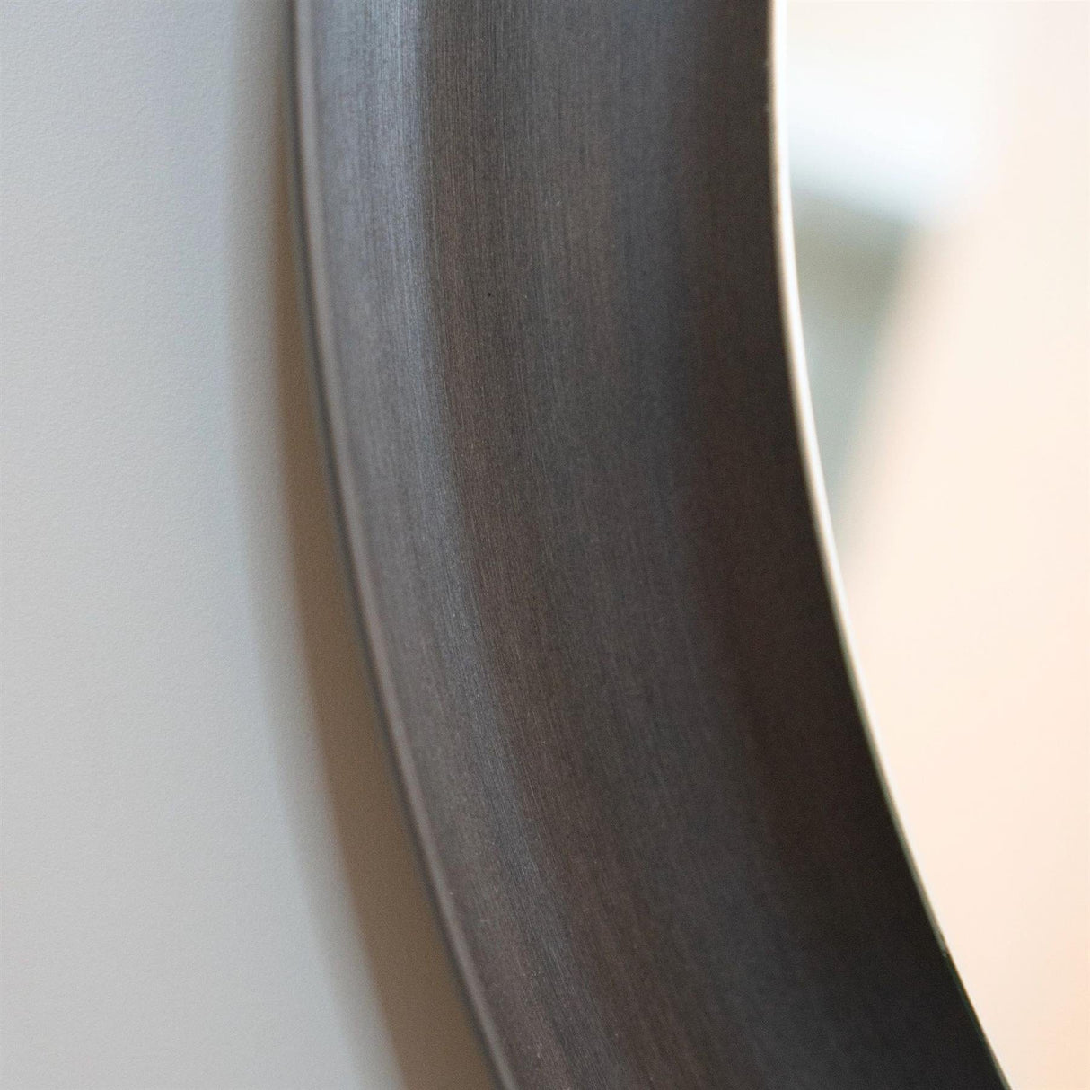 HiB Illuminated Mirror HiB Vaida Round LED Illuminated Mirror