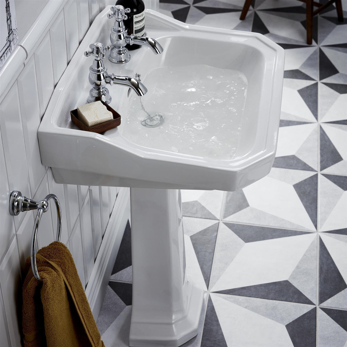 Heritage Pedestal Basin Heritage Granley Standard Basin with Pedestal