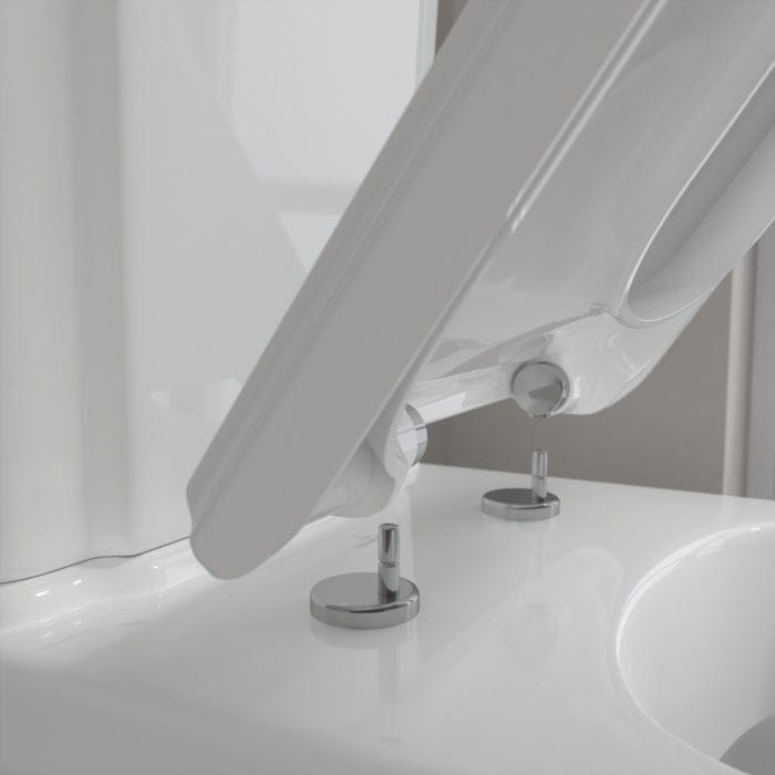 Villeroy & Boch Close Coupled Toilet Villeroy & Boch Hommage Traditional Close Coupled Toilet with Seat