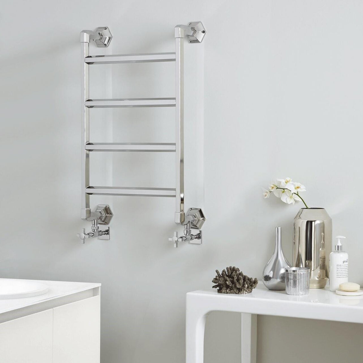 Vogue Traditional Towel Rail Vogue Art Moderne Straight Wall Mounted Traditional Towel Radiator in Chrome
