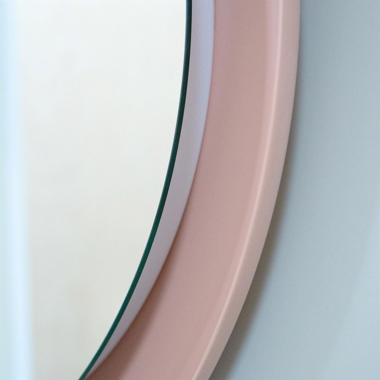 HiB Illuminated Mirror HiB Vaida Round LED Illuminated Mirror