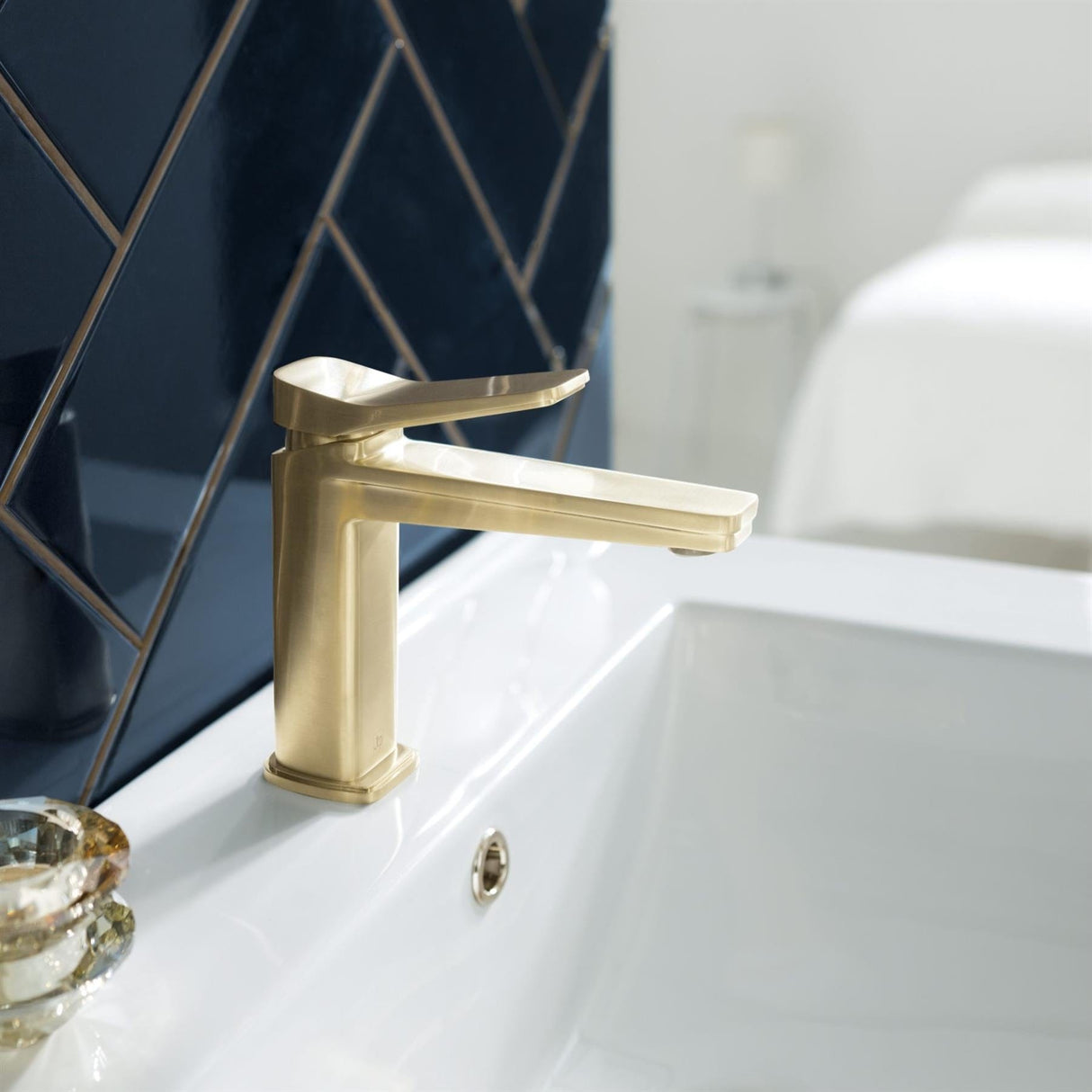 JTP Mono Basin Tap Brushed Brass JTP HIX Single Lever Mono Basin Mixer Tap