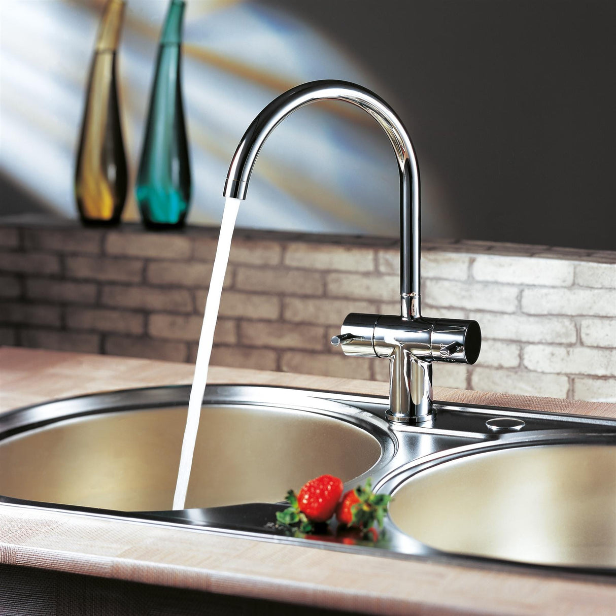 Flova Kitchen Tap Flova Levo Two Handle Swivel Spout Kitchen Mixer Tap in Chrome