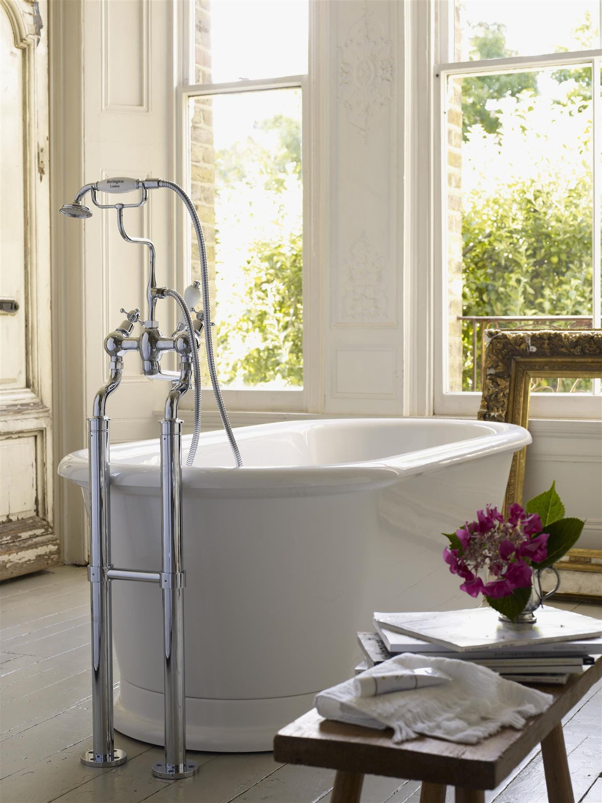 Burlington Modern Freestanding Bath Burlington London Round Freestanding Bath - 1800mm X 850mm - White