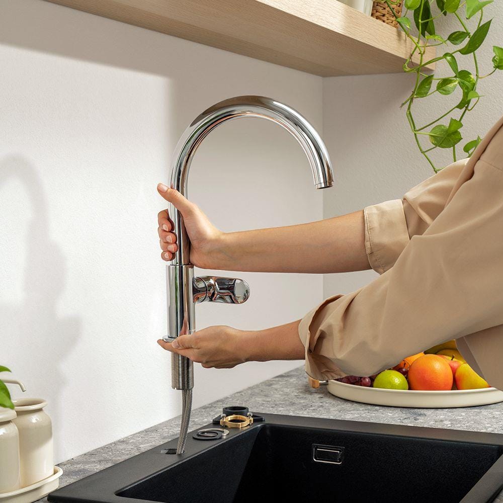 Hansgrohe Kitchen Tap Hansgrohe Vernis Blend M35 Single Lever Kitchen Mixer Tap 210 with Swivel Spout in Chrome