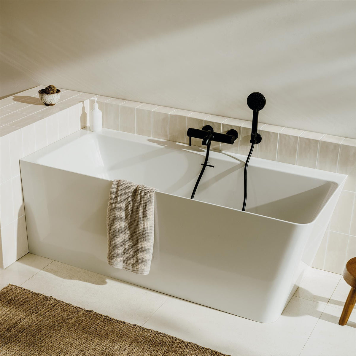 Roca Corner Bath White / Left Hand Roca Ona Asymmetric Corner Stonex® Bath