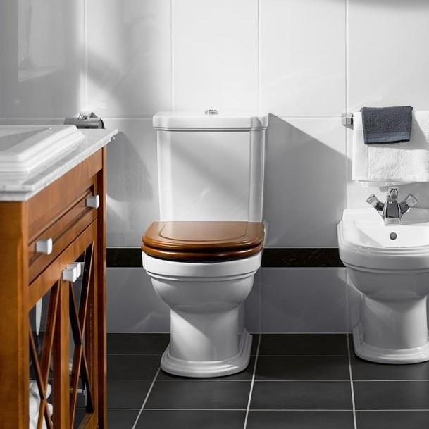 Villeroy & Boch Close Coupled Toilet Villeroy & Boch Hommage Traditional Close Coupled Toilet with Seat