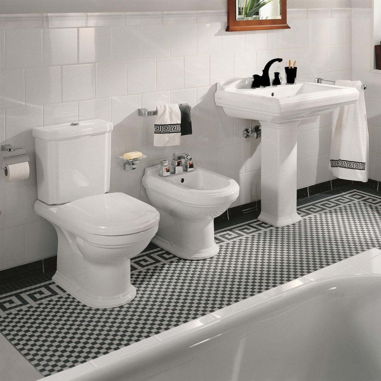 Villeroy & Boch Close Coupled Toilet White Duroplast - Soft Close Villeroy & Boch Hommage Traditional Close Coupled Toilet with Seat